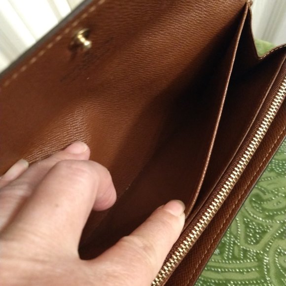 Louis Vuitton Sarah Monogram Wallet - Picture 11 of 16